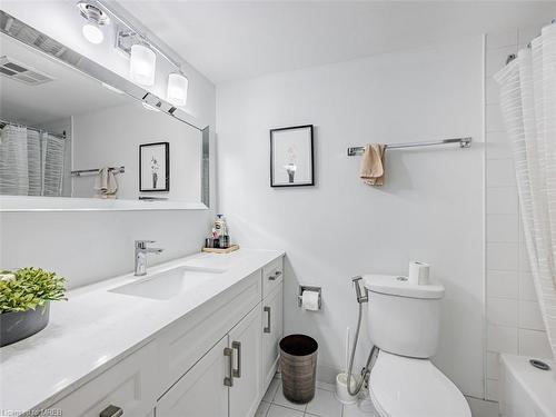 U #907-5785 Yonge Street, Toronto, ON - Indoor Photo Showing Bathroom