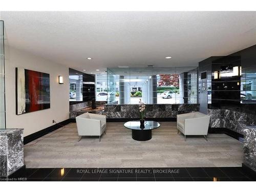 U #907-5785 Yonge Street, Toronto, ON - Indoor Photo Showing Living Room