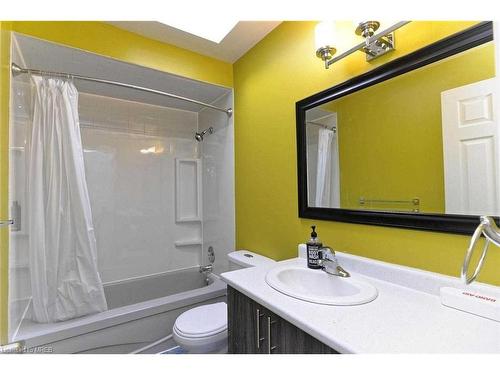 70 Lampman Crescent, Thorold, ON - Indoor Photo Showing Bathroom