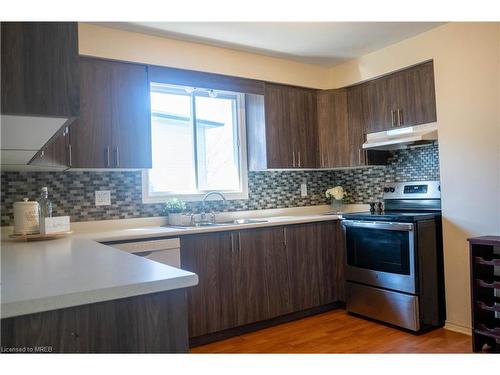 70 Lampman Crescent, Thorold, ON - Indoor Photo Showing Kitchen