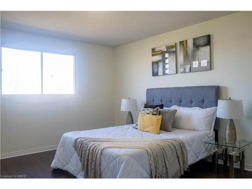 70 Lampman Crescent, Thorold, ON - Indoor Photo Showing Bedroom