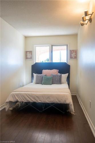 70 Lampman Crescent, Thorold, ON - Indoor Photo Showing Bedroom