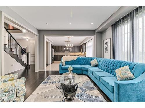 24 Toffee Trail, Hamilton, ON - Indoor Photo Showing Living Room