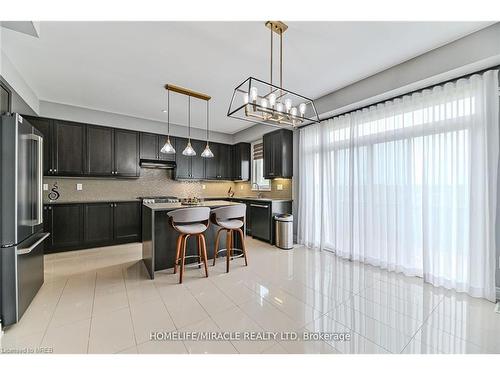 24 Toffee Trail, Hamilton, ON - Indoor Photo Showing Kitchen With Upgraded Kitchen