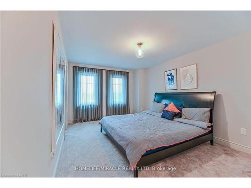 24 Toffee Trail, Hamilton, ON - Indoor Photo Showing Bedroom