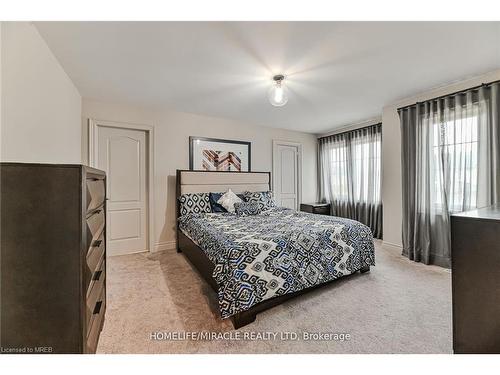 24 Toffee Trail, Hamilton, ON - Indoor Photo Showing Bedroom