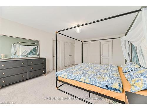 24 Toffee Trail, Hamilton, ON - Indoor Photo Showing Bedroom