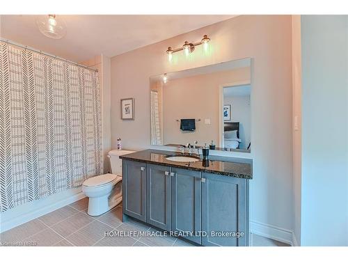 24 Toffee Trail, Hamilton, ON - Indoor Photo Showing Bathroom