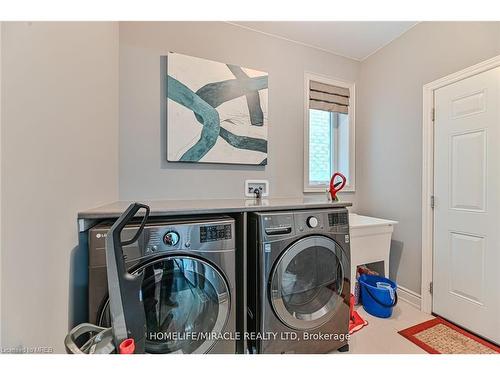 24 Toffee Trail, Hamilton, ON - Indoor Photo Showing Laundry Room