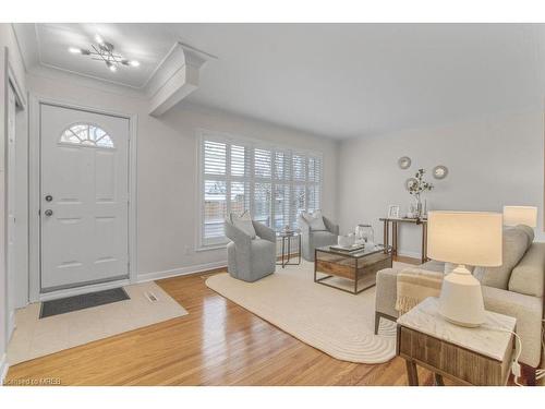 2 Anderson Street, St. Catharines, ON - Indoor Photo Showing Living Room