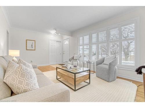 2 Anderson Street, St. Catharines, ON - Indoor Photo Showing Living Room