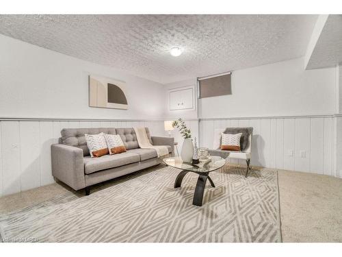 2 Anderson Street, St. Catharines, ON - Indoor Photo Showing Living Room