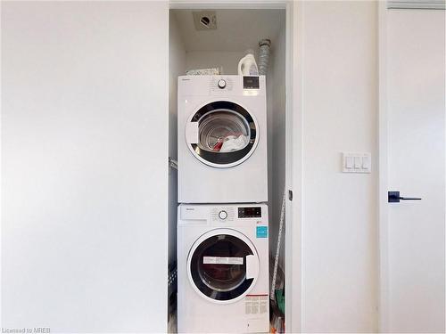 1015-2489 Taunton Road, Oakville, ON - Indoor Photo Showing Laundry Room