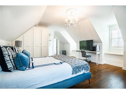 6345 Mcniven Court, Burlington, ON - Indoor Photo Showing Bedroom