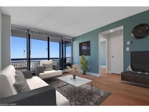 2303-150 Charlton Avenue E, Hamilton, ON - Indoor Photo Showing Living Room