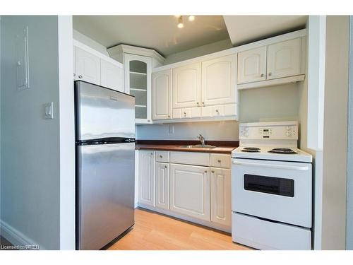 2303-150 Charlton Avenue E, Hamilton, ON - Indoor Photo Showing Kitchen