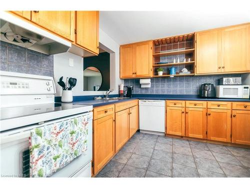 13-302 Vine Street, St. Catharines, ON - Indoor Photo Showing Kitchen