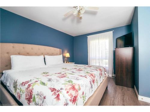 13-302 Vine Street, St. Catharines, ON - Indoor Photo Showing Bedroom