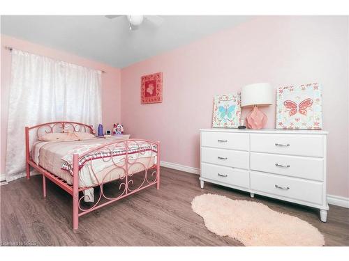 13-302 Vine Street, St. Catharines, ON - Indoor Photo Showing Bedroom