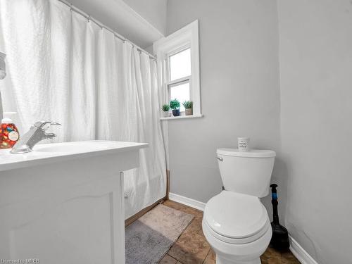 1083 Cannon Street E, Hamilton, ON - Indoor Photo Showing Bathroom