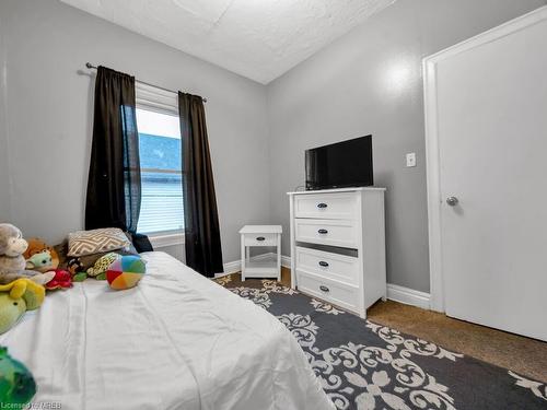 1083 Cannon Street E, Hamilton, ON - Indoor Photo Showing Bedroom