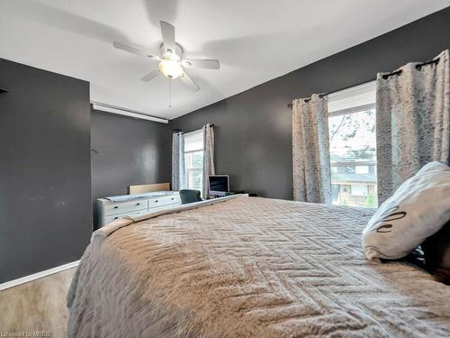 1083 Cannon Street E, Hamilton, ON - Indoor Photo Showing Bedroom