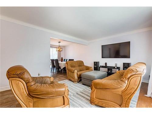 3 Colonial Court, St. Catharines, ON - Indoor Photo Showing Living Room