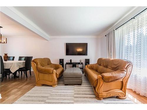 3 Colonial Court, St. Catharines, ON - Indoor Photo Showing Living Room