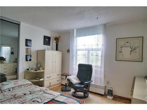 602-3625 Lake Shore Road W, Etobicoke, ON - Indoor Photo Showing Bedroom