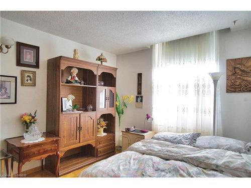 602-3625 Lake Shore Road W, Etobicoke, ON - Indoor Photo Showing Bedroom