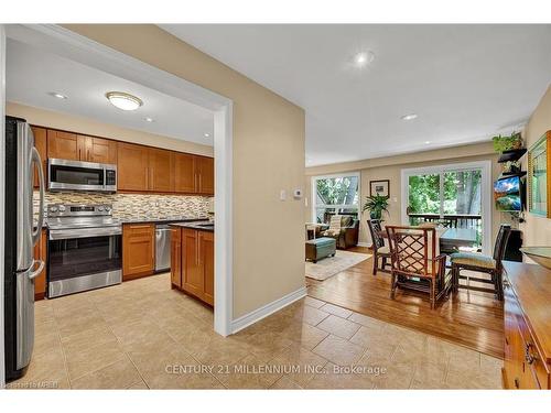 23-8305 Mclaughlin Road, Brampton, ON - Indoor Photo Showing Kitchen