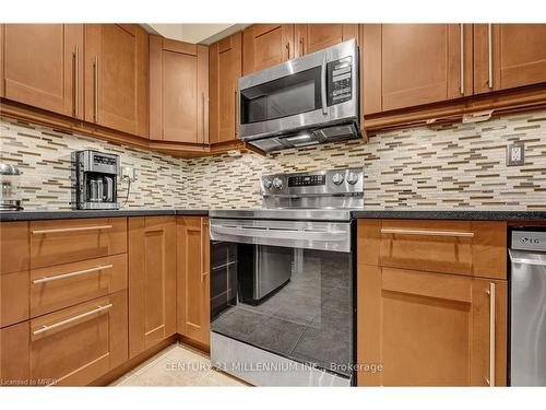 23-8305 Mclaughlin Road, Brampton, ON - Indoor Photo Showing Kitchen