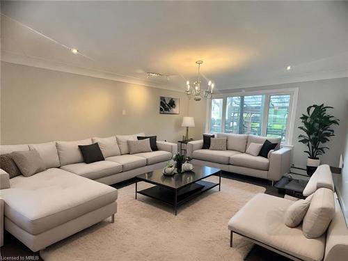 69 Hillview Road, St. Catharines, ON - Indoor Photo Showing Living Room