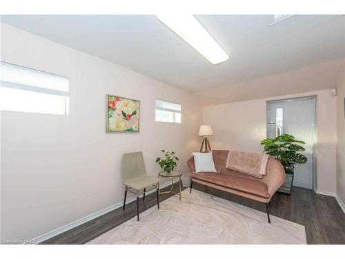 607 Princess Avenue, London, ON - Indoor Photo Showing Living Room