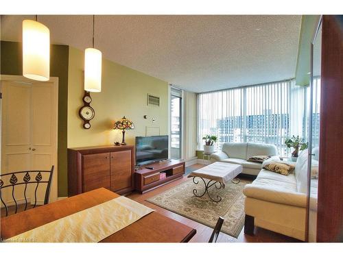 903-75 King Street E, Mississauga, ON - Indoor Photo Showing Living Room