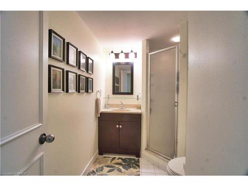 903-75 King Street E, Mississauga, ON - Indoor Photo Showing Bathroom