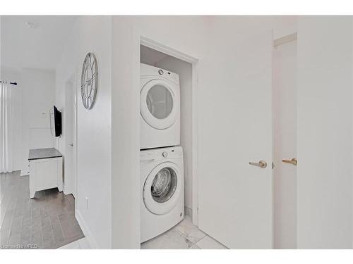 510-2486 Old Bronte Road Road, Oakville, ON - Indoor Photo Showing Laundry Room