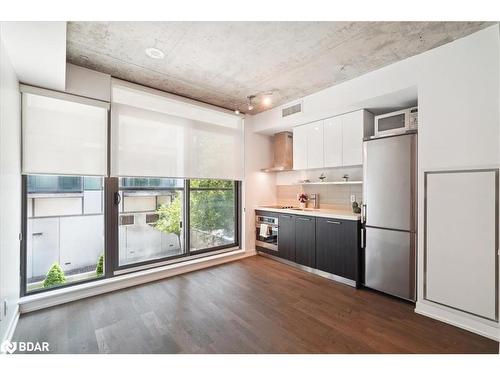 237-461 Adelaide Street W, Toronto, ON - Indoor Photo Showing Kitchen