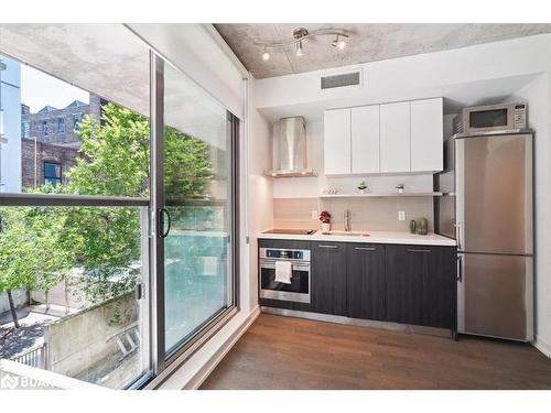 237-461 Adelaide Street W, Toronto, ON - Indoor Photo Showing Kitchen