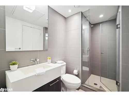 237-461 Adelaide Street W, Toronto, ON - Indoor Photo Showing Bathroom