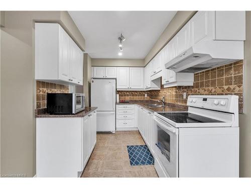 28-308 Conway Drive, London, ON - Indoor Photo Showing Kitchen