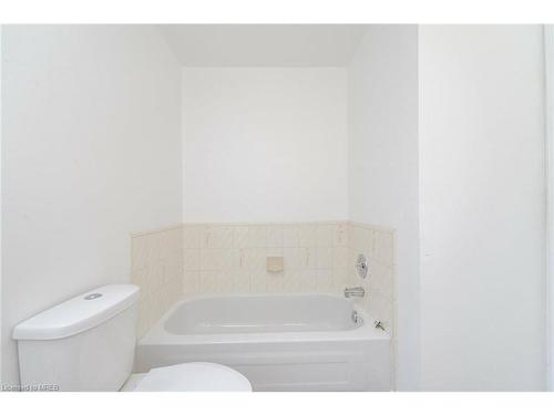 36 Poplar Crescent, Welland, ON - Indoor Photo Showing Bathroom