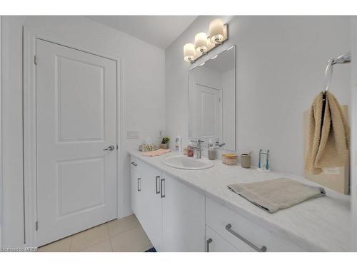 123 Povey Road Road, Fergus, ON - Indoor Photo Showing Bathroom