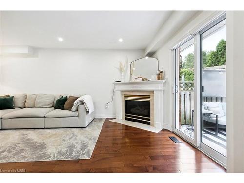 11-78 Pirie Drive, Hamilton, ON - Indoor Photo Showing Living Room With Fireplace