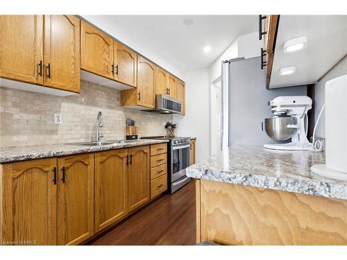 11-78 Pirie Drive, Hamilton, ON - Indoor Photo Showing Kitchen