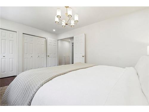 11-78 Pirie Drive, Hamilton, ON - Indoor Photo Showing Bedroom