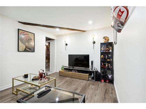 11-78 Pirie Drive, Hamilton, ON - Indoor Photo Showing Living Room