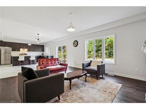 39 Tulip Crescent, Simcoe, ON - Indoor Photo Showing Living Room