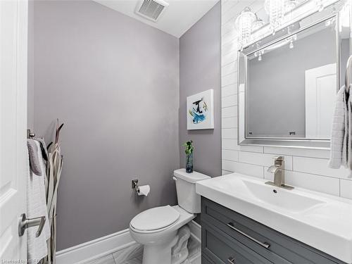 18 Falconridge Terrace Falconridge Terrace, East Gwillimbury, ON - Indoor Photo Showing Bathroom