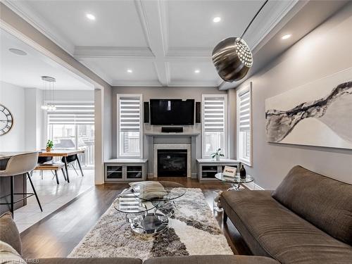 18 Falconridge Terrace Falconridge Terrace, East Gwillimbury, ON - Indoor Photo Showing Living Room With Fireplace